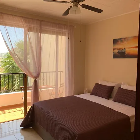 Seascape Apartment *
