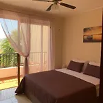 Seascape Apartment *